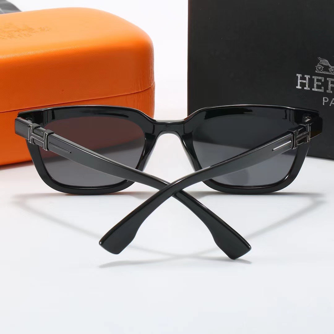 Elegant Wayfarer Sunglasses