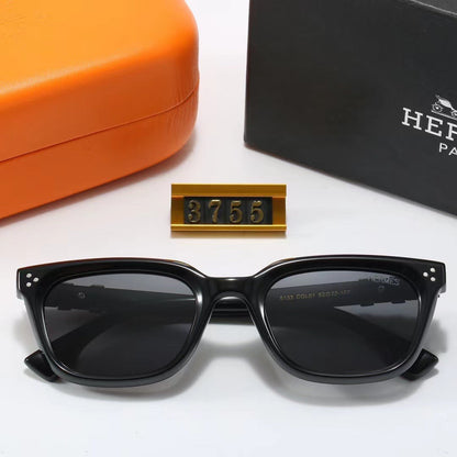 Elegant Wayfarer Sunglasses